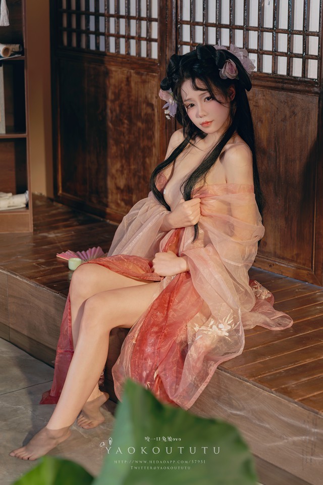 咬一口兔娘(yiko湿润兔) – 八月订阅『醉倒荷塘边』游园惊梦 [49P1V 1.13GB]